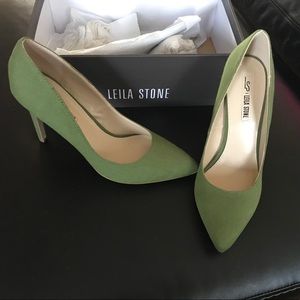 NWOT LEILA STONE GREEN FABRIC PESTO PUMP 8.5